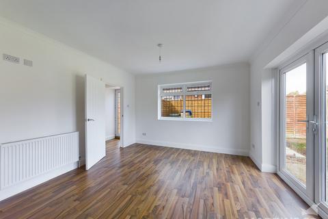 2 bedroom detached bungalow to rent, Westway, Bognor Regis