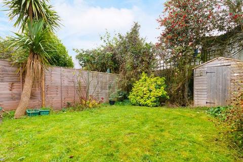 29 Glebe Road, Warlingham, CR6 9NG