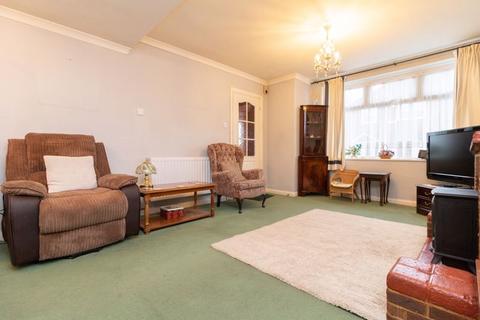 29 Glebe Road, Warlingham, CR6 9NG