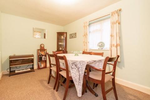 29 Glebe Road, Warlingham, CR6 9NG