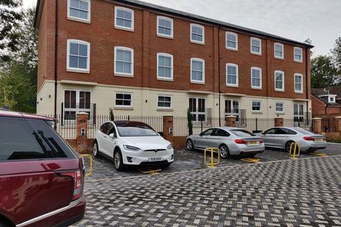 2 bedroom penthouse to rent - St Stephens Road, Canterbury, CT2