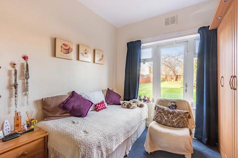 51 Fairmead Crescent, Edgware, HA8 8YH