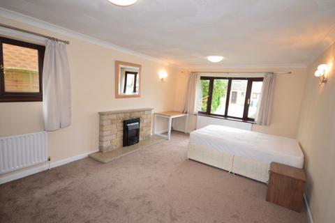 4 bedroom detached house to rent, Drew Close, Talbot Village