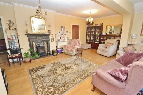1, Festival Cottages North Road, Havering-atte-bower, Romford, RM4 1PU