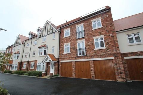 2 bedroom apartment for sale, Albany Court, Leigh-On-Sea