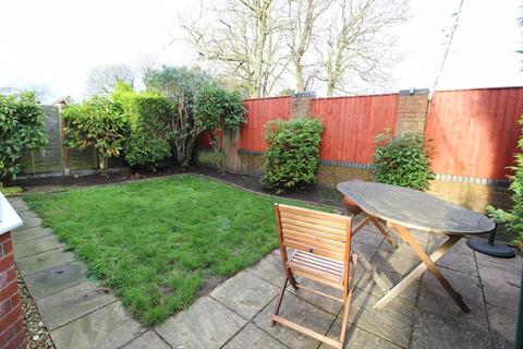 2 Larkin Close, New Ferry, Wirral, CH62 5JZ
