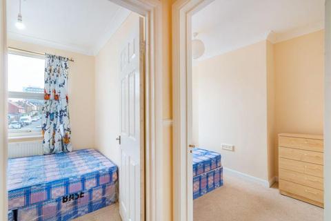 79 Maple Road, London, SE20 8LN