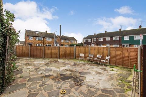 99 Dacre Crescent, Aveley, South Ockendon, RM15 4TT