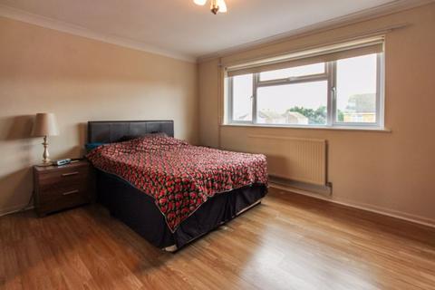 99 Dacre Crescent, Aveley, South Ockendon, RM15 4TT