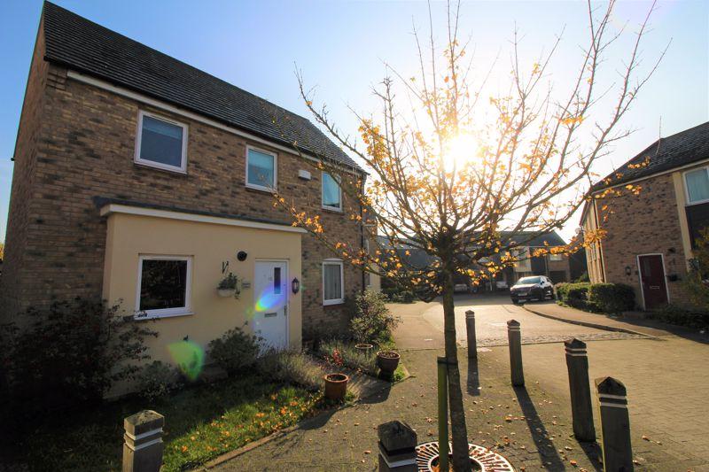 Ruston Close, Huntingdon 4 bed detached house - £1,300 pcm (£300 pw)