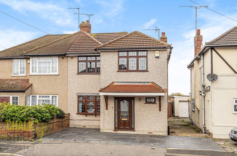 Warren Drive, Hornchurch, RM12 4 bed semi-detached house - £545,000