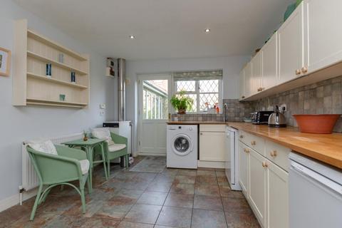 2 Moorfields, Raskelf, York, YO61 3UZ