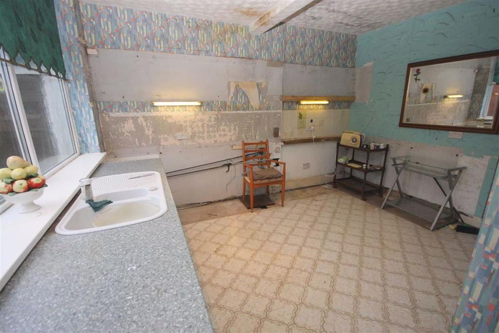 Gorsedene Road, Whitley Bay, Tyne And... 2 bed semidetached bungalow