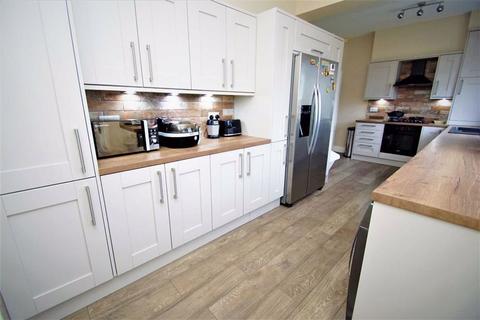 16 Austhorpe Grove, Leeds, LS15 8PY