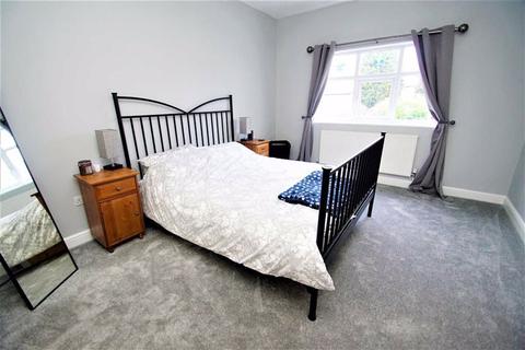 16 Austhorpe Grove, Leeds, LS15 8PY