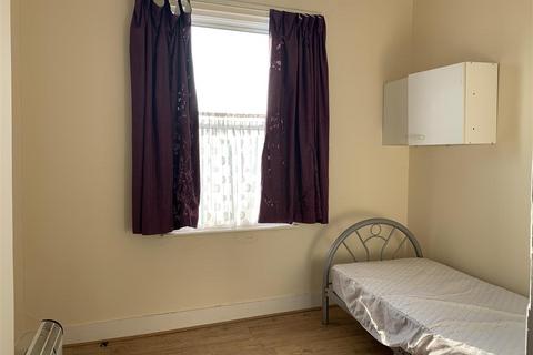1 bedroom private hall to rent, Median Road,  Hackney, London