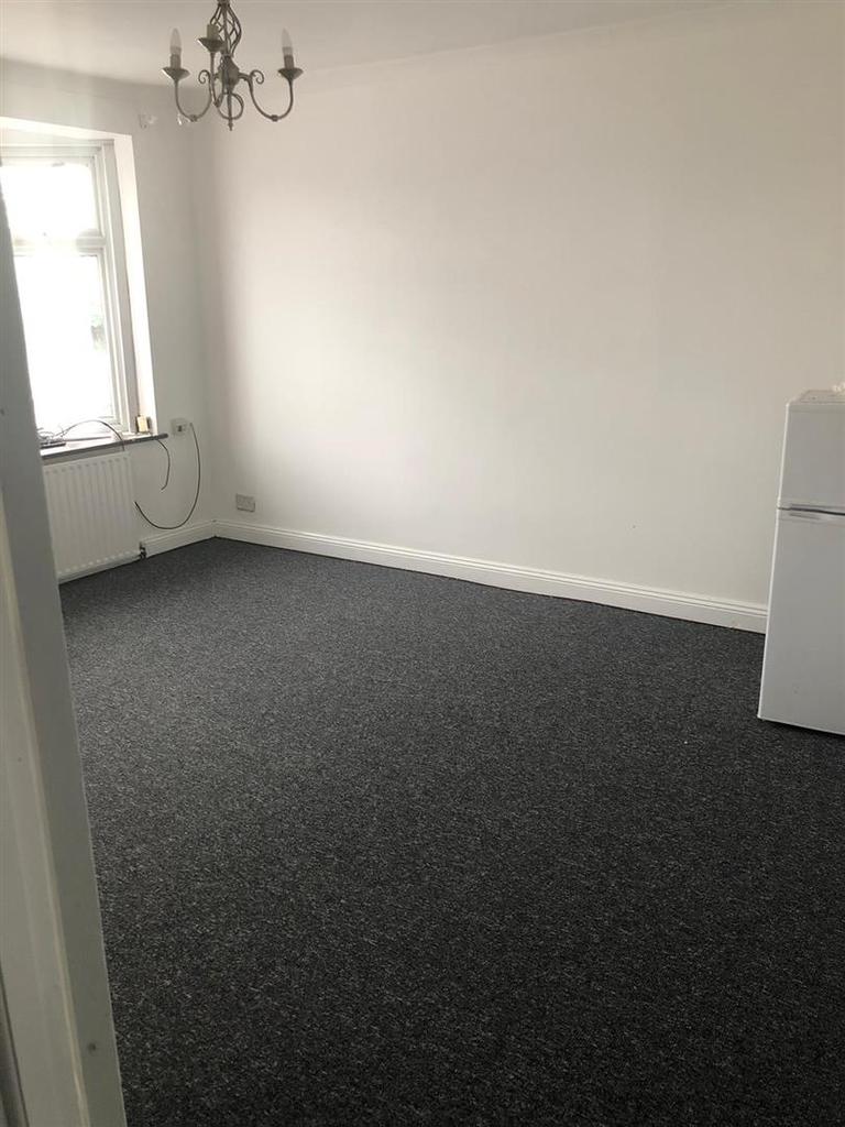 Winchester road, Chingford 2 bed £1,300 pcm (£300 pw)