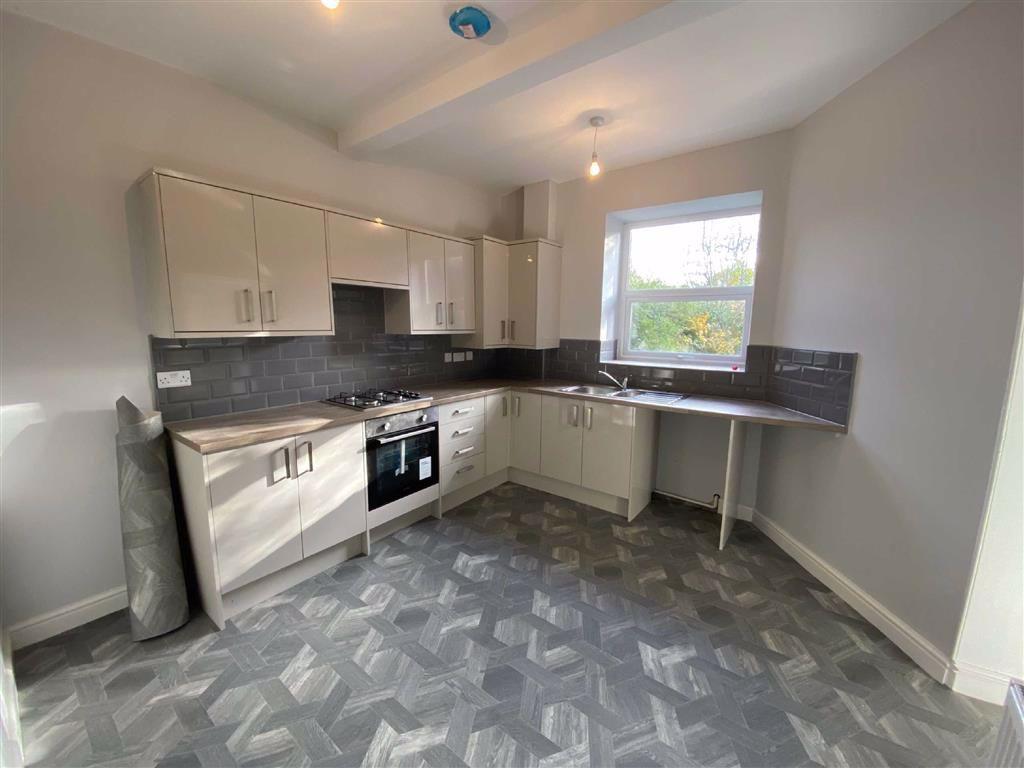 Long Lane, Dalton, Huddersfield, HD5 3 bed detached house £795 pcm (£