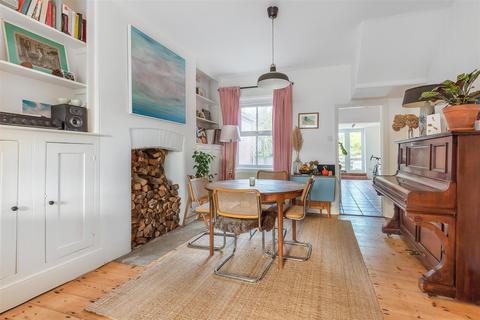 5 Argyle Terrace, Totnes, TQ9 5JJ
