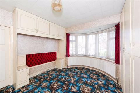51 Clarkes Avenue, Worcester Park, KT4 8QA
