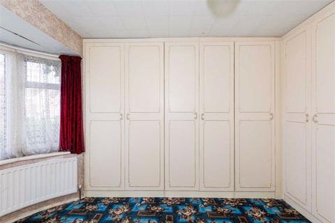 51 Clarkes Avenue, Worcester Park, KT4 8QA