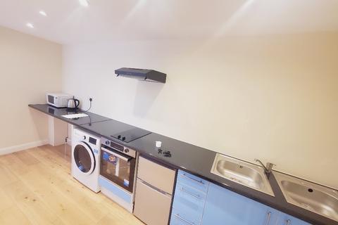 Studio to rent, Garrick Avenue, Golders Green, NW11