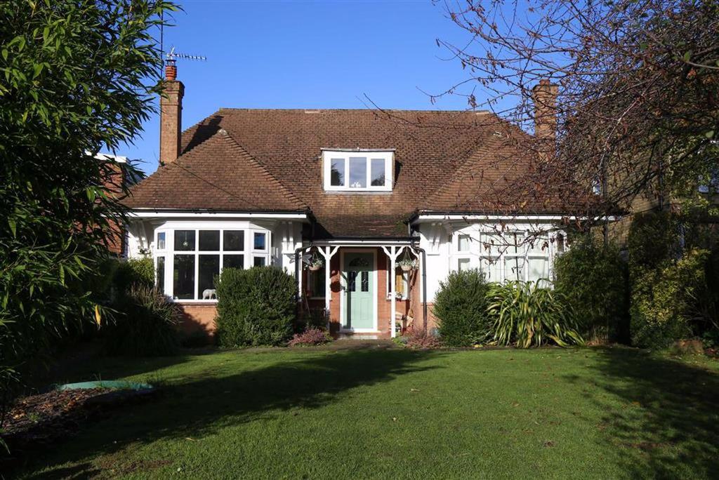 Addington, Kent 4 bed detached bungalow £600,000