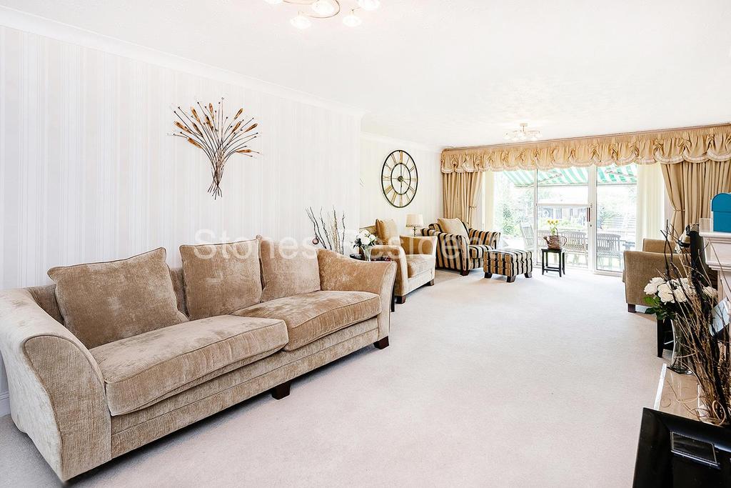 Chiltern Avenue, Bushey Heath 4 bed house £1,200,000