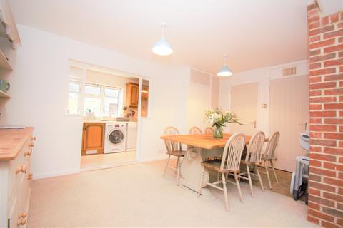 21 Spracklands, Dinton, Salisbury, SP3 5DY