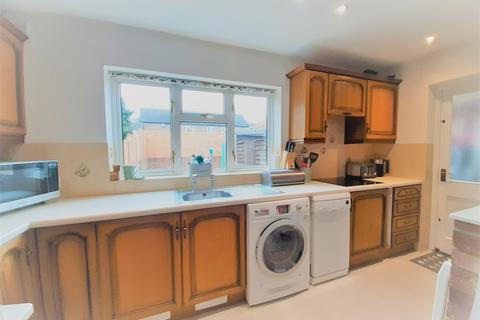 21 Spracklands, Dinton, Salisbury, SP3 5DY