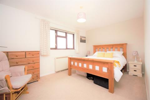 21 Spracklands, Dinton, Salisbury, SP3 5DY