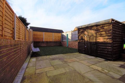 21 Spracklands, Dinton, Salisbury, SP3 5DY
