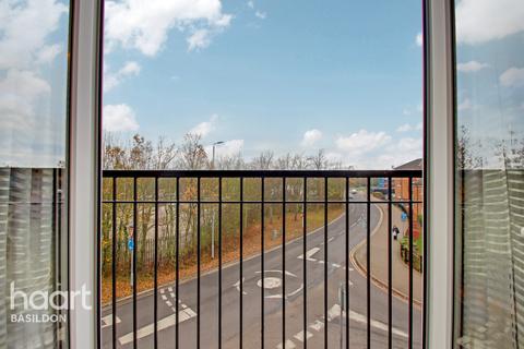 10 Beeston Courts, Laindon, Basildon, SS15 5FP