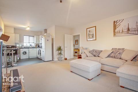 10 Beeston Courts, Laindon, Basildon, SS15 5FP