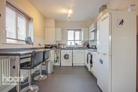10 Beeston Courts, Laindon, Basildon, SS15 5FP