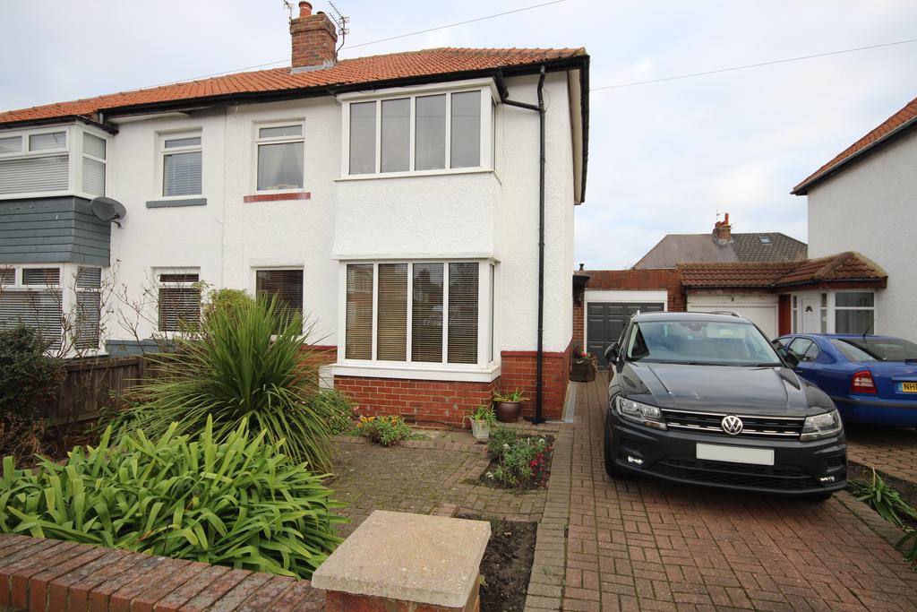 Monks Avenue, West Monkseaton, Whitley Bay, NE25 9RT 3 bed semidetached house £235,000