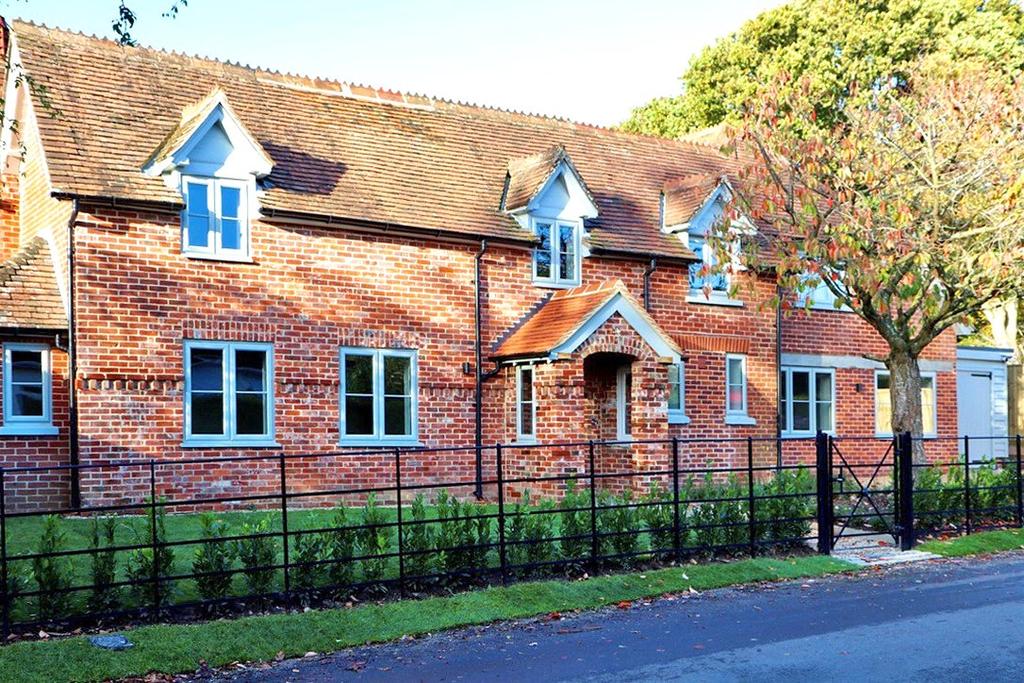 Poplar Lane, Bransgore, Christchurch, BH23 4 bed detached house £945,000