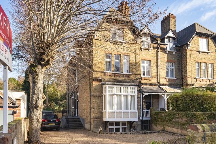 Lower Camden Chislehurst BR7 1 bed apartment £1,250 pcm (£288 pw)