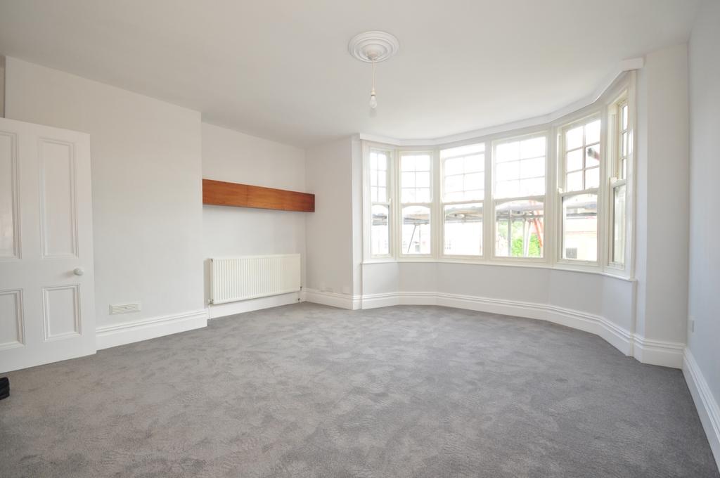 Cornwall Gardens Brighton BN1 1 bed flat £975 pcm (£225 pw)