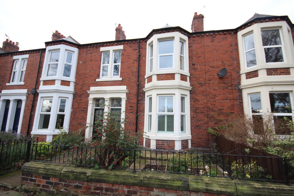 Birtley Avenue, Tynemouth, Tyne & Wear, NE30 2RR 2 bed flat £179,000