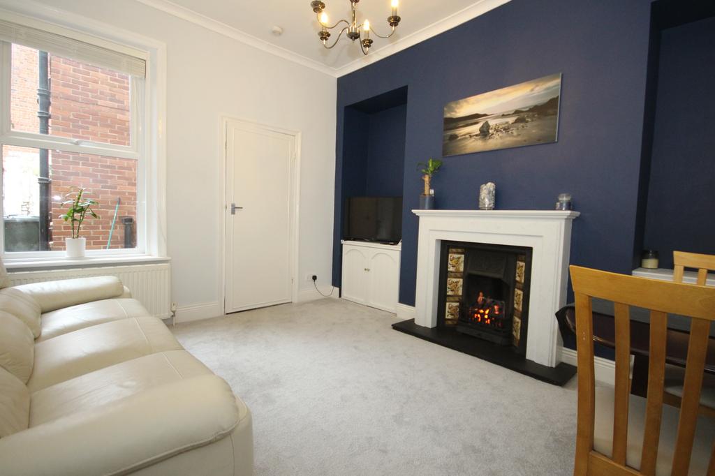 Birtley Avenue, Tynemouth, Tyne & Wear, NE30 2RR 2 bed flat £179,000