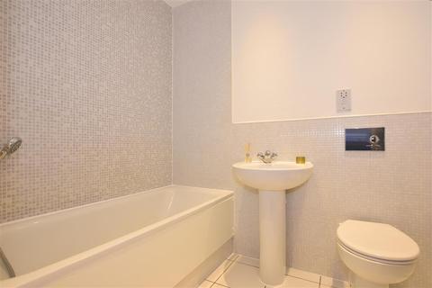 17 Robinson Way, Northfleet, Gravesend, DA11 9AB