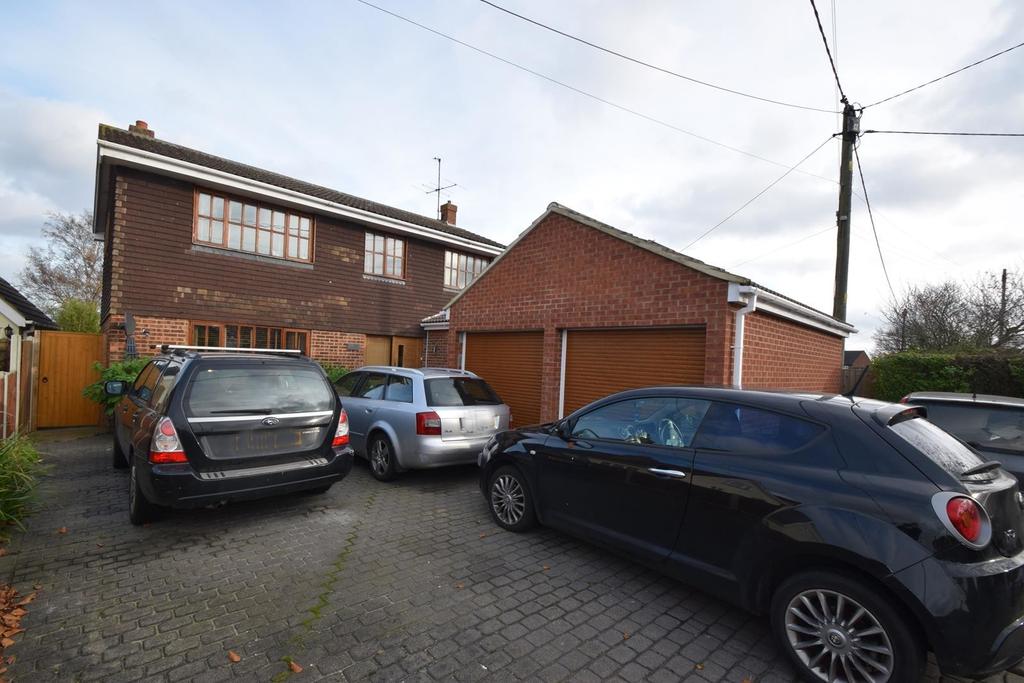 Grove Road, Tiptree, Colchester, Essex, CO5 4 bed detached house £