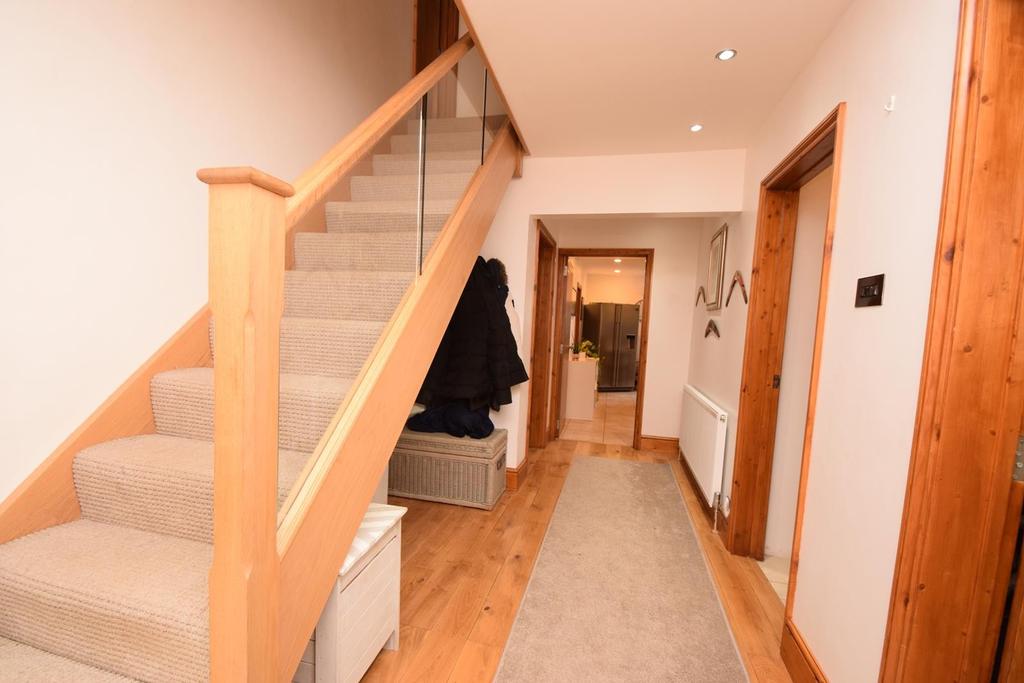 Grove Road, Tiptree, Colchester, Essex, CO5 4 bed detached house £
