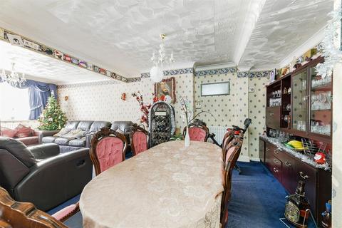 5 Eton Avenue, Hounslow, TW5 0HB