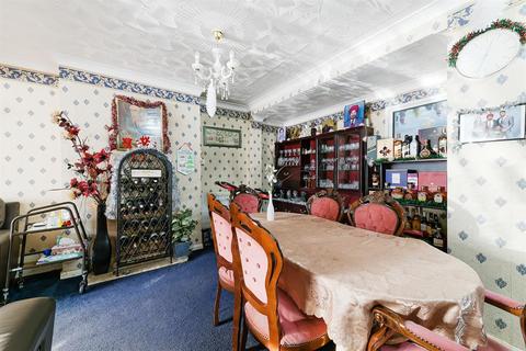5 Eton Avenue, Hounslow, TW5 0HB