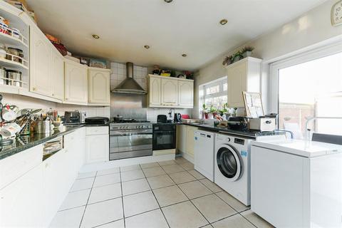 5 Eton Avenue, Hounslow, TW5 0HB
