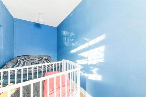 5 Eton Avenue, Hounslow, TW5 0HB