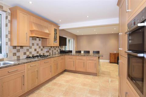 8 The Close, Dartford, DA2 7ES