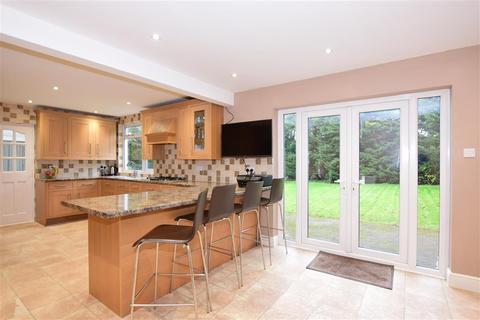 8 The Close, Dartford, DA2 7ES